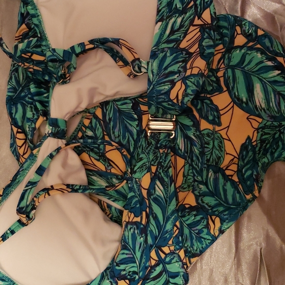 One piece swimsuit - Picture 3 of 4